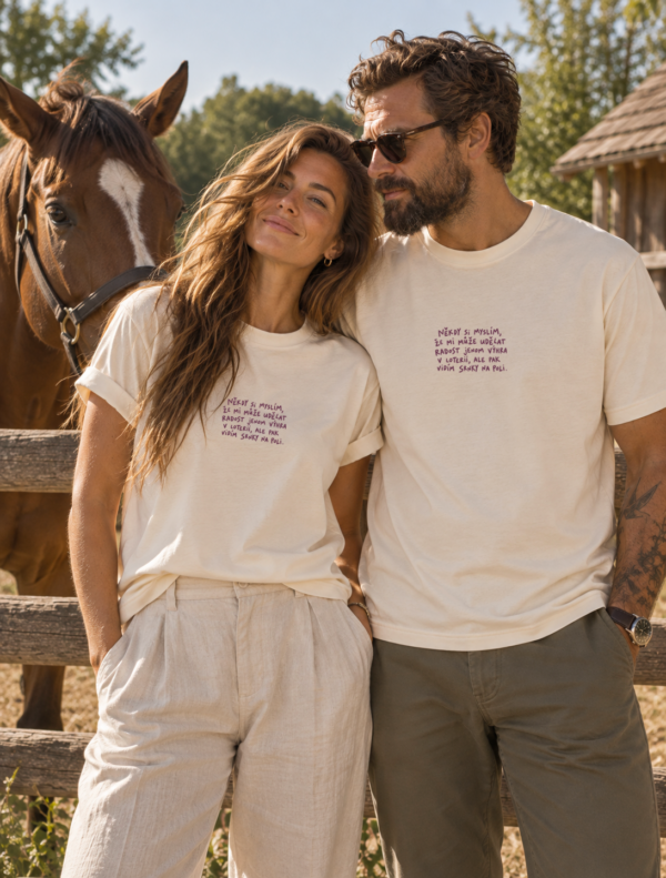 Prémiové unisex tričko Někdy si myslím, že mi může udělat radost jenom výhra v loterii, ale pak vidím srnky na poli – Vintage White ECRU